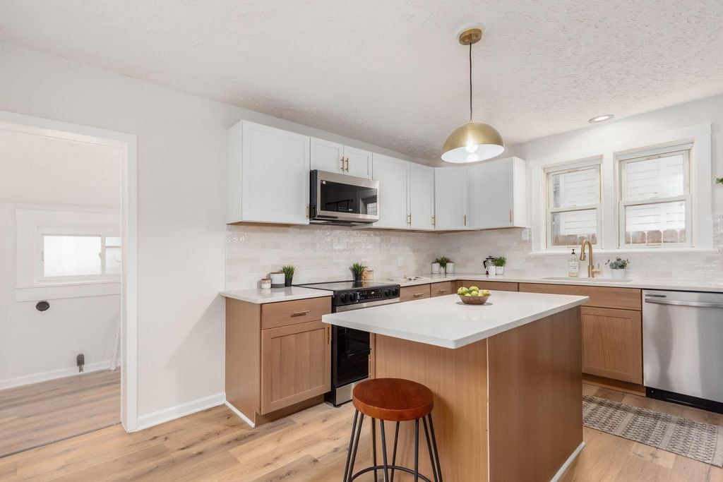 Photo of 130 E Woodrow Avenue, Columbus, OH 43207 (MLS # 226002191)