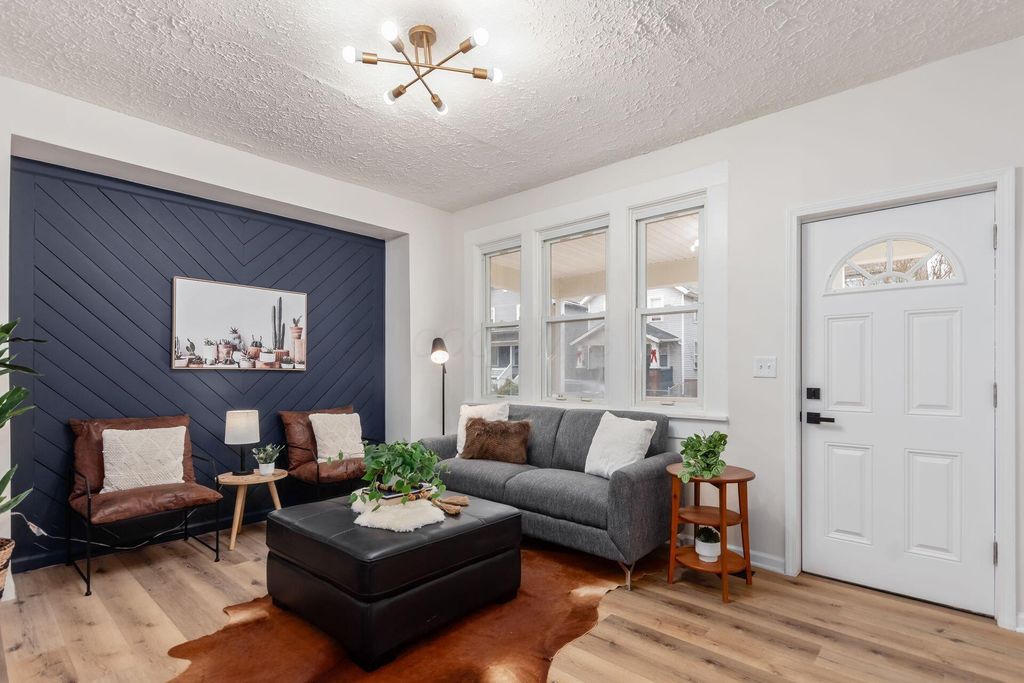 Photo of 130 E Woodrow Avenue, Columbus, OH 43207 (MLS # 226002191)