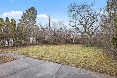 Tiny photo for 5290 Quincy Drive, Columbus, OH 43232 (MLS # 226002358)
