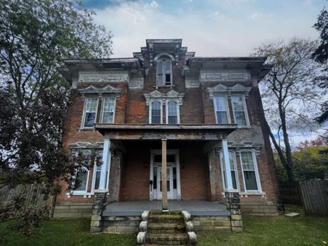 Photo of 325 Cherry Street, Washington Court House, OH 43160 (MLS # 225040199) Photo of 325 Cherry Street, Washington Court House, OH 43160 (MLS # 225040199)