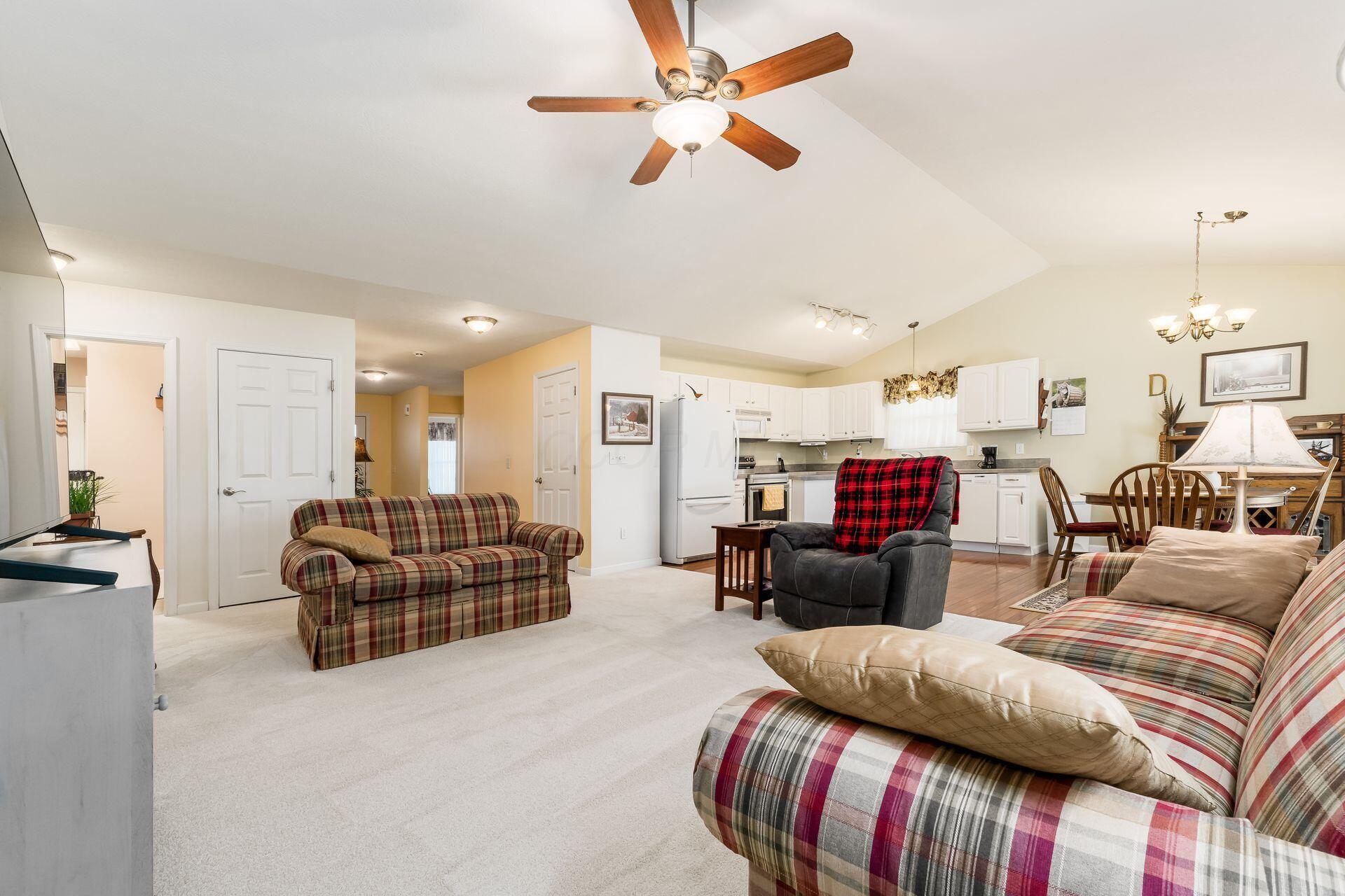 3740 Fountain Cove Lane, Grove City, Ohio image 16