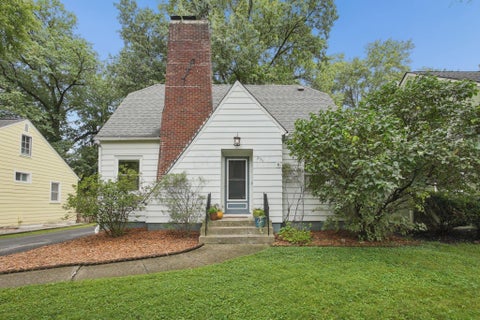 Photo of 296 E Beaumont Road, Columbus, OH 43214 (MLS # 226034930)