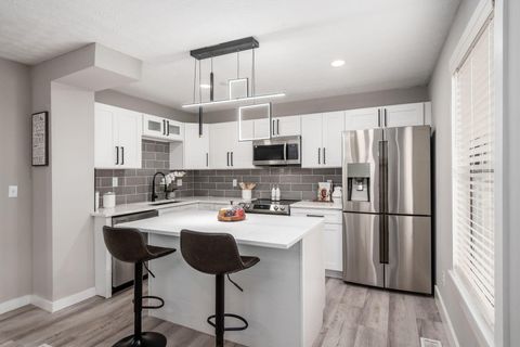 Tiny photo for 1212 Tillicum Drive, Worthington, OH 43085 (MLS # 225044609)