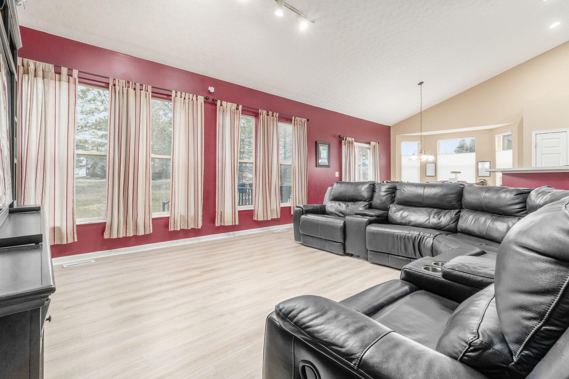 925 Lockmead Court, Pataskala, Ohio image 3