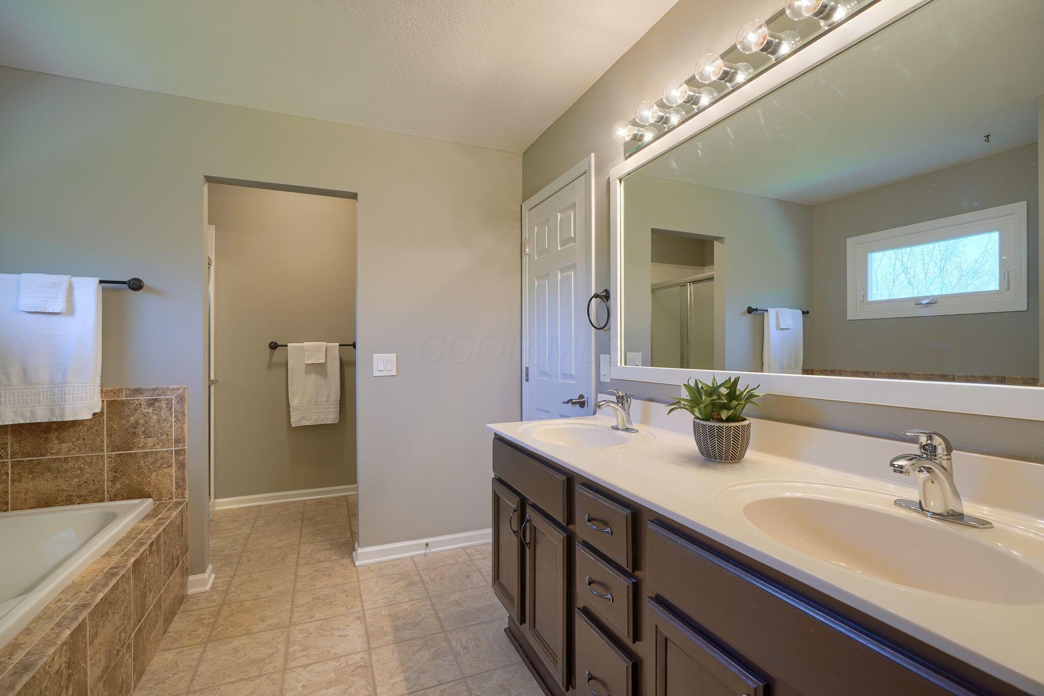 2885 Brookhaven Drive, Lewis Center, Ohio image 44