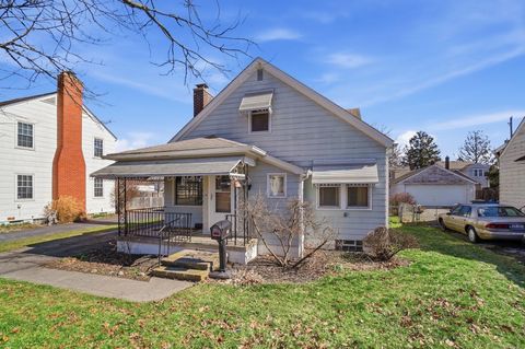 Photo of 162 S Southampton Avenue, Columbus, OH 43204 (MLS # 226005584)