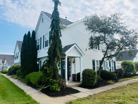 Photo of 6333 Lakeview Loop E, Grove City, OH 43123 (MLS # 226025873)