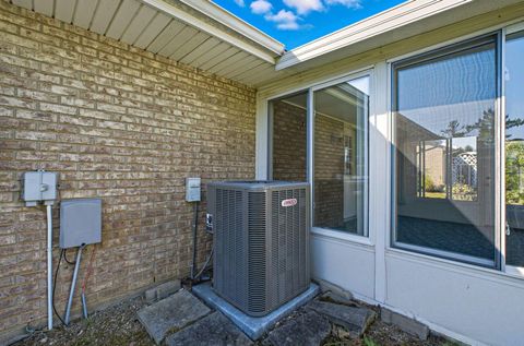 Tiny photo for 473 Samantha Circle, London, OH 43140 (MLS # 225037262)