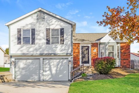 Photo of 5560 Mid Day Drive, Galloway, OH 43119 (MLS # 225037839)
