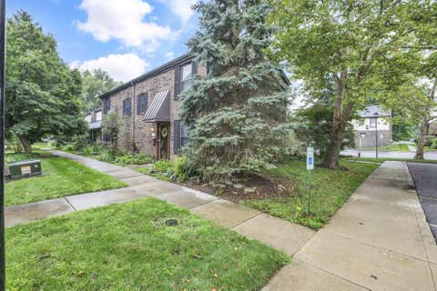 Tiny photo for 5866 Hallridge Circle, Columbus, OH 43232 (MLS # 226030777)
