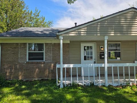 Photo of 3054 Wadsworth Court, Columbus, OH 43232 (MLS # 226016560)