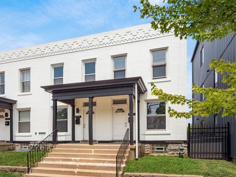 Photo of 536 W Town Street, Columbus, OH 43215 (MLS # 225033864)