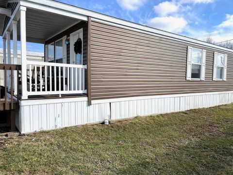 Photo of 10694 E State Route 762, Lockbourne, OH 43137 (MLS # 226005337)