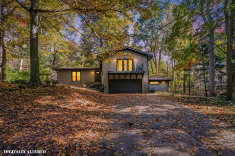 Photo of 942 Elm Court, Heath, OH 43056 (MLS # 226040425)