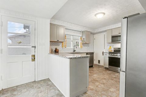 Tiny photo for 84 N Fulton Avenue, Newark, OH 43055 (MLS # 225044244)