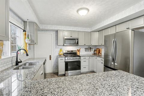 Tiny photo for 84 N Fulton Avenue, Newark, OH 43055 (MLS # 225044244)