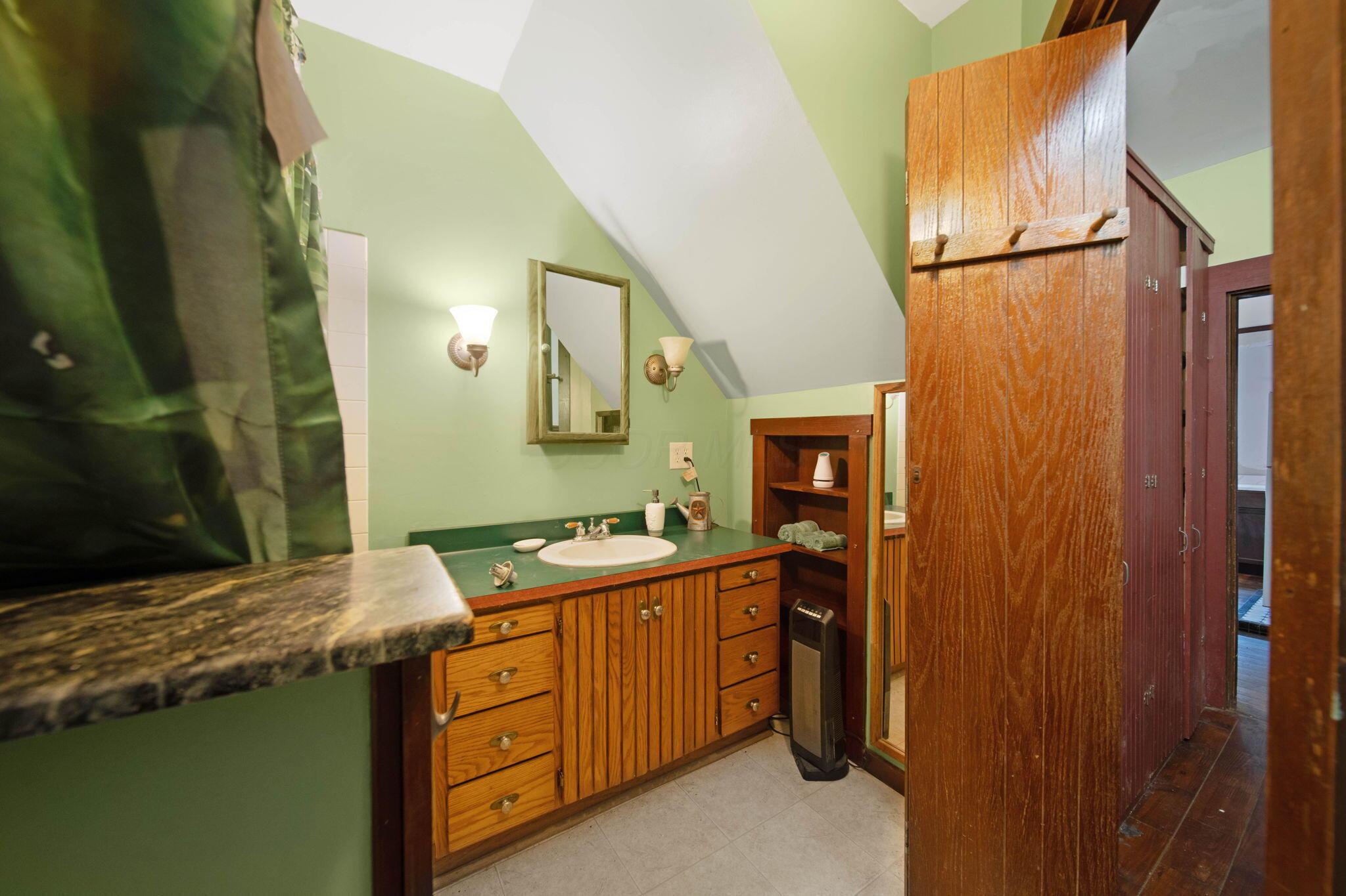 3890 Pert Hill Road, Hopewell, Ohio image 27