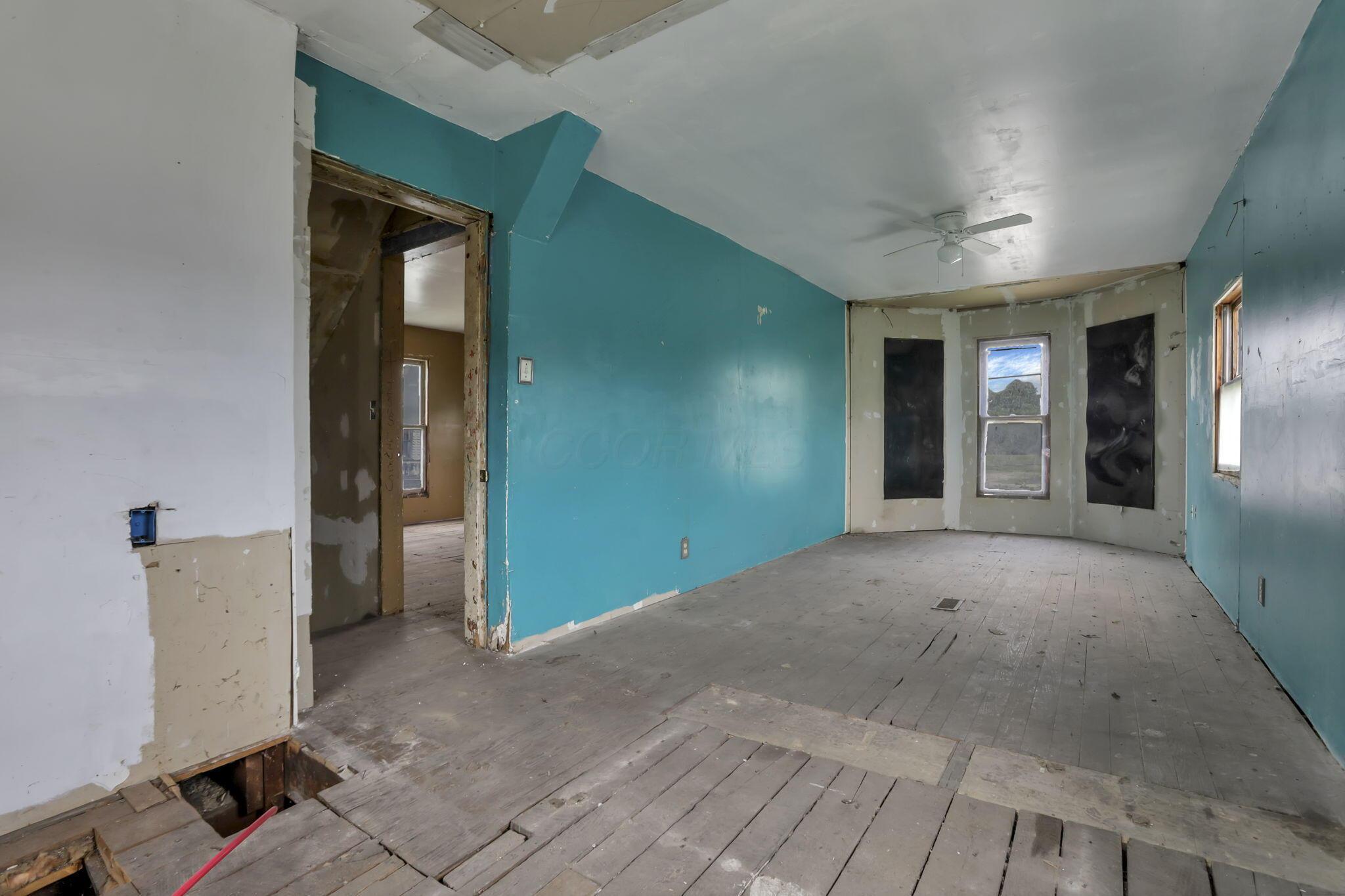 11 N Main Street, Roseville, Ohio image 32