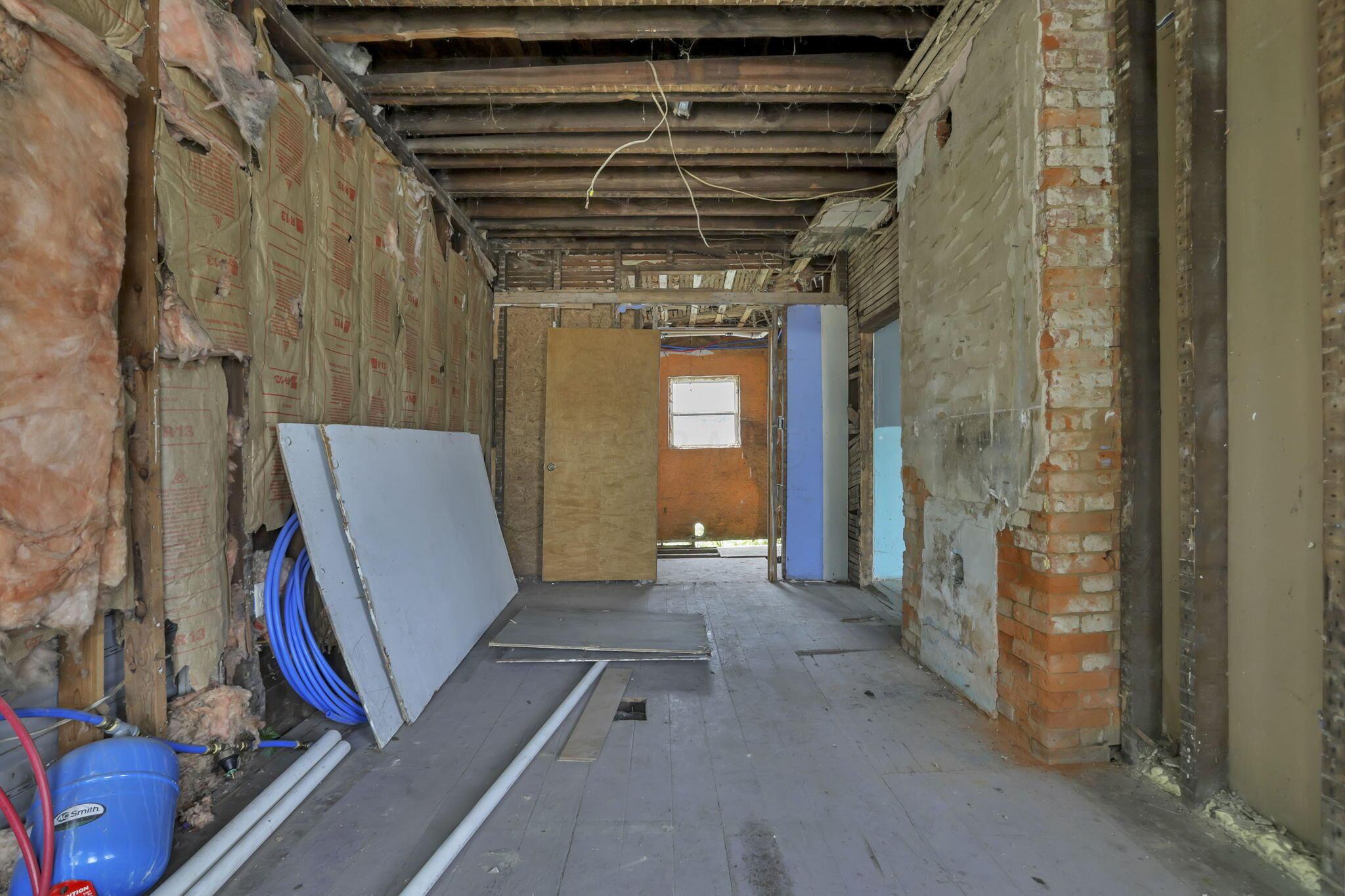 11 N Main Street, Roseville, Ohio image 16