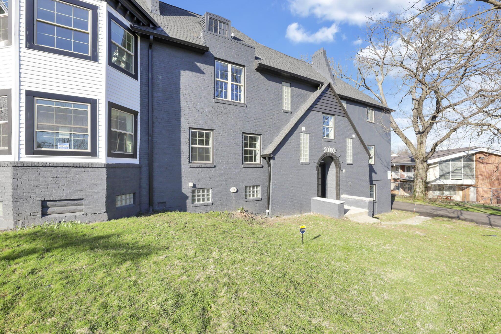 2080-2090 E 5th Avenue