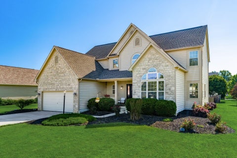 Homes For Sale - 5600 Deergrass Court<br/> Grove City, OH 43123