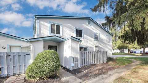 Photo of 2509 Burgandy Lane, Columbus, OH 43232 (MLS # 225042056)