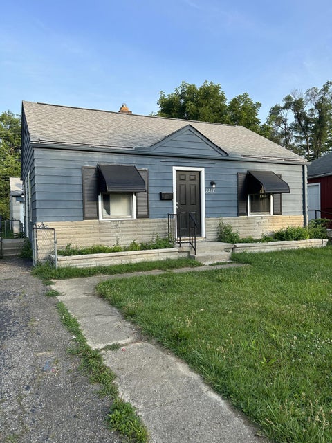 Tiny photo for 2237 Grasmere Avenue, Columbus, OH 43211 (MLS # 226039856)