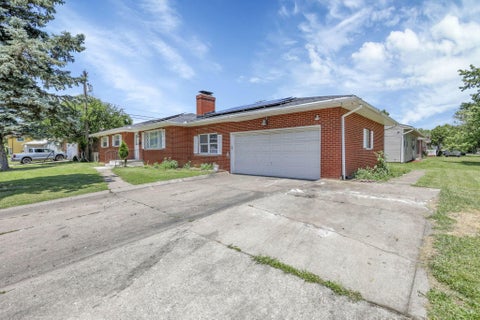 Tiny photo for 1546 Sandalwood Place, Columbus, OH 43229 (MLS # 226022937)