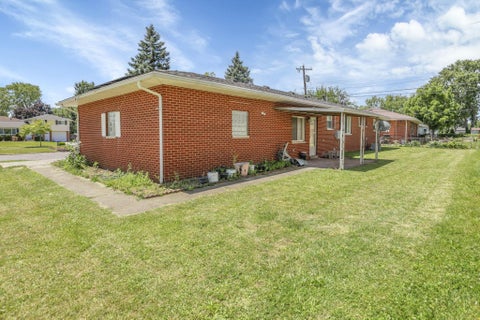 Tiny photo for 1546 Sandalwood Place, Columbus, OH 43229 (MLS # 226022937)
