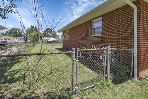 Tiny photo for 1546 Sandalwood Place, Columbus, OH 43229 (MLS # 226022937)