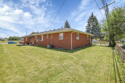 Tiny photo for 1546 Sandalwood Place, Columbus, OH 43229 (MLS # 226022937)