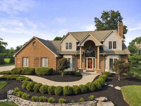 Photo of 2227 Ashbury Close, Powell, OH 43065 (MLS # 226028688)