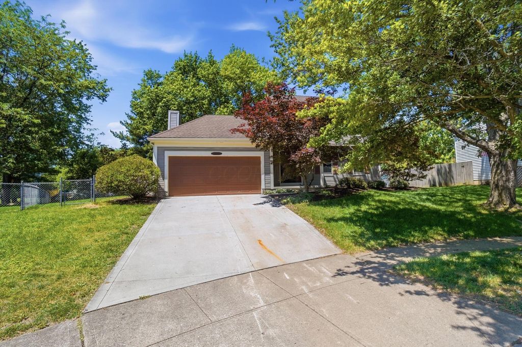 Photo of 7679 Arapaho Court, Worthington, OH 43085 (MLS # 226017856)