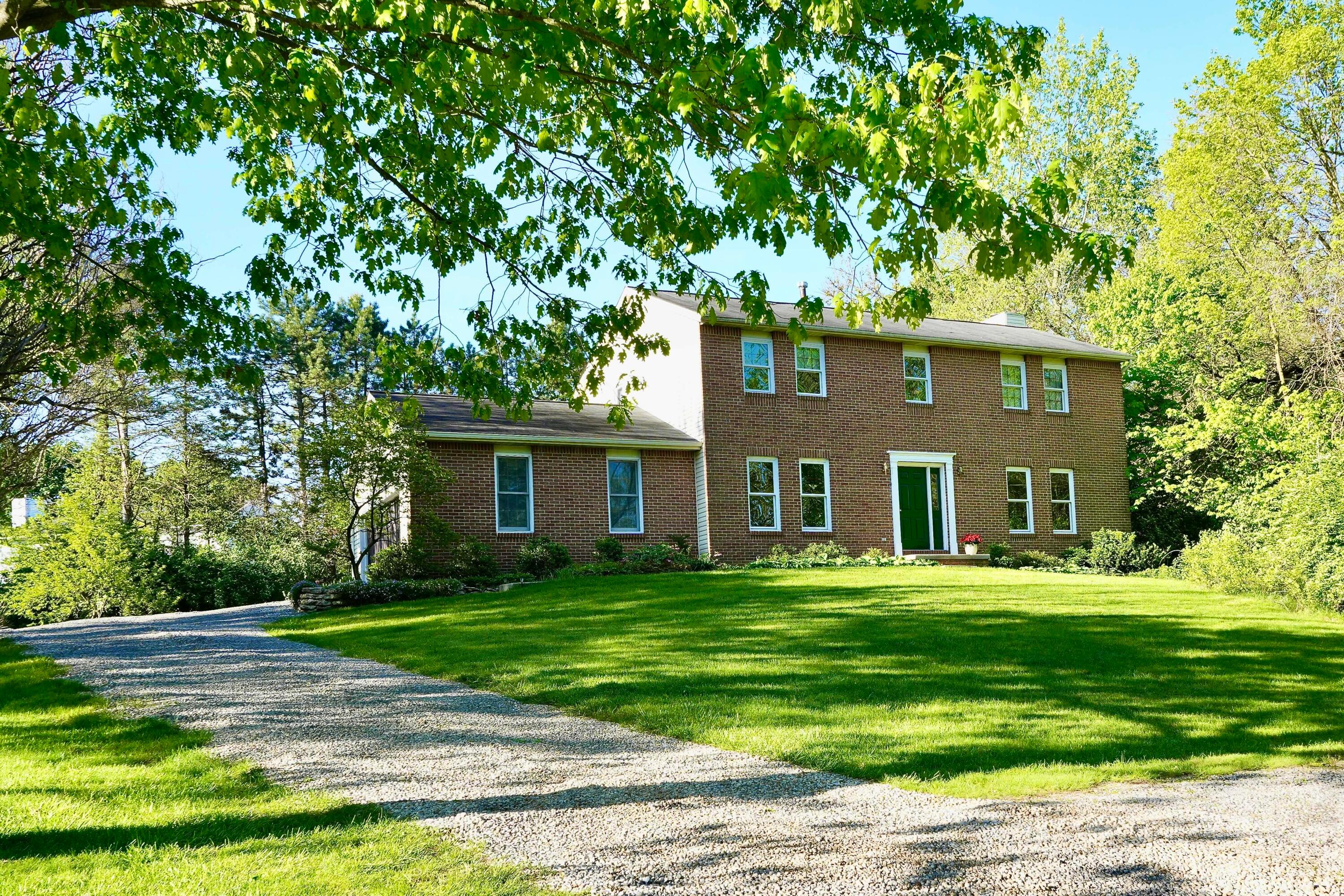 5961 Hayden Run Road, Hilliard, Ohio image 1