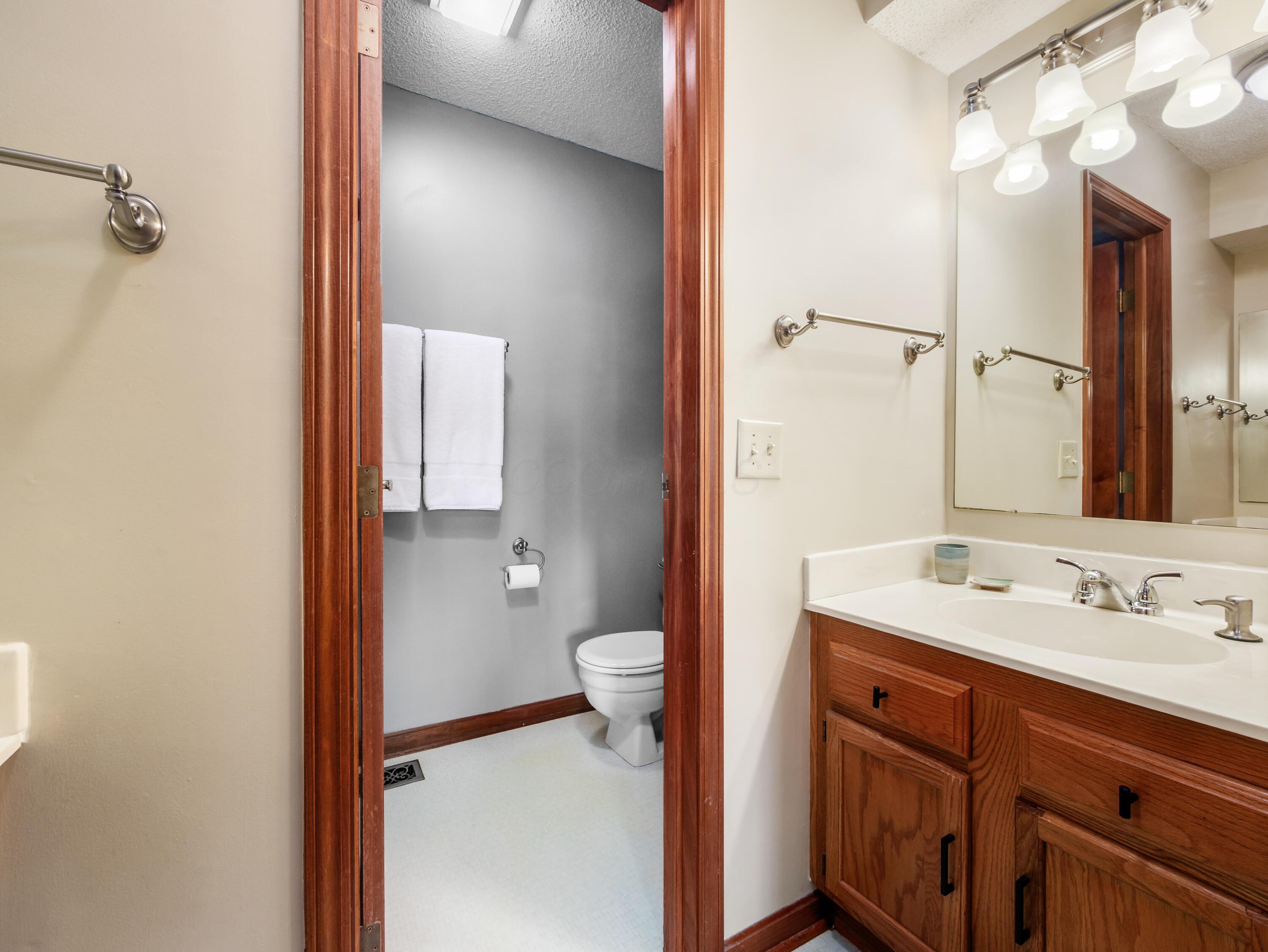 5961 Hayden Run Road, Hilliard, Ohio image 32