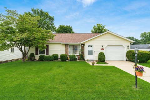 Photo of 140 Williamsburg Lane NW, Lancaster, OH 43130 (MLS # 226024050)