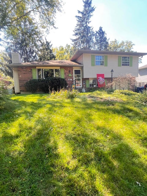 Photo of 521 E Stanton Avenue, Columbus, OH 43214 (MLS # 226037829)