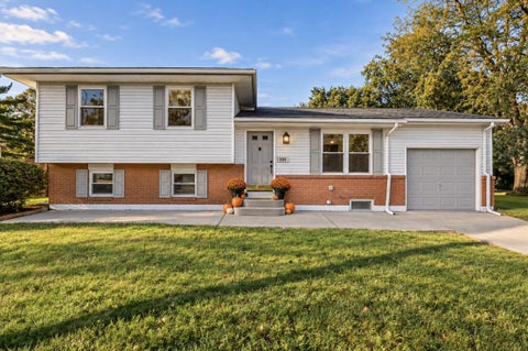 Photo of 2050 Willow Run Road, Grove City, OH 43123 (MLS # 226036594)