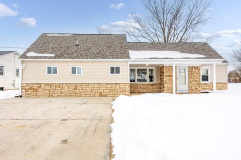 Photo of 424 Hoopengarner Street, Wapakoneta, OH 45895 (MLS # 226003804)