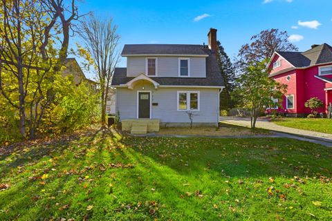 Photo of 717 E Main Street, Newark, OH 43055 (MLS # 225042136)