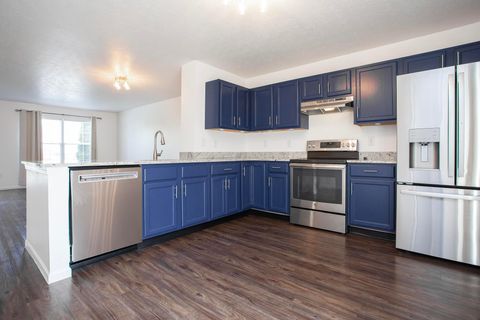 Tiny photo for 960 Hartford Village Boulevard, Columbus, OH 43228 (MLS # 225016282)