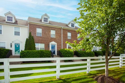 Tiny photo for 960 Hartford Village Boulevard, Columbus, OH 43228 (MLS # 225016282)