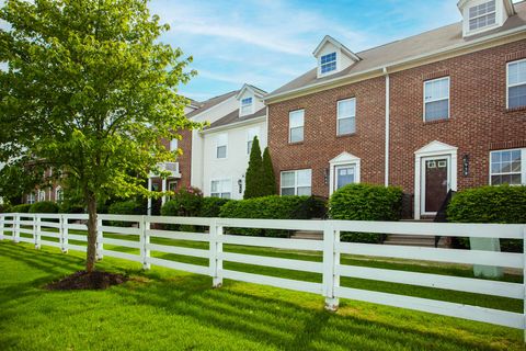 Tiny photo for 960 Hartford Village Boulevard, Columbus, OH 43228 (MLS # 225016282)