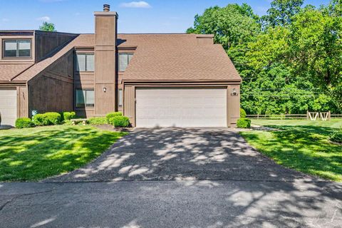 Photo of 2129 Brookhurst Avenue D #D, Columbus, OH 43229 (MLS # 226019410)