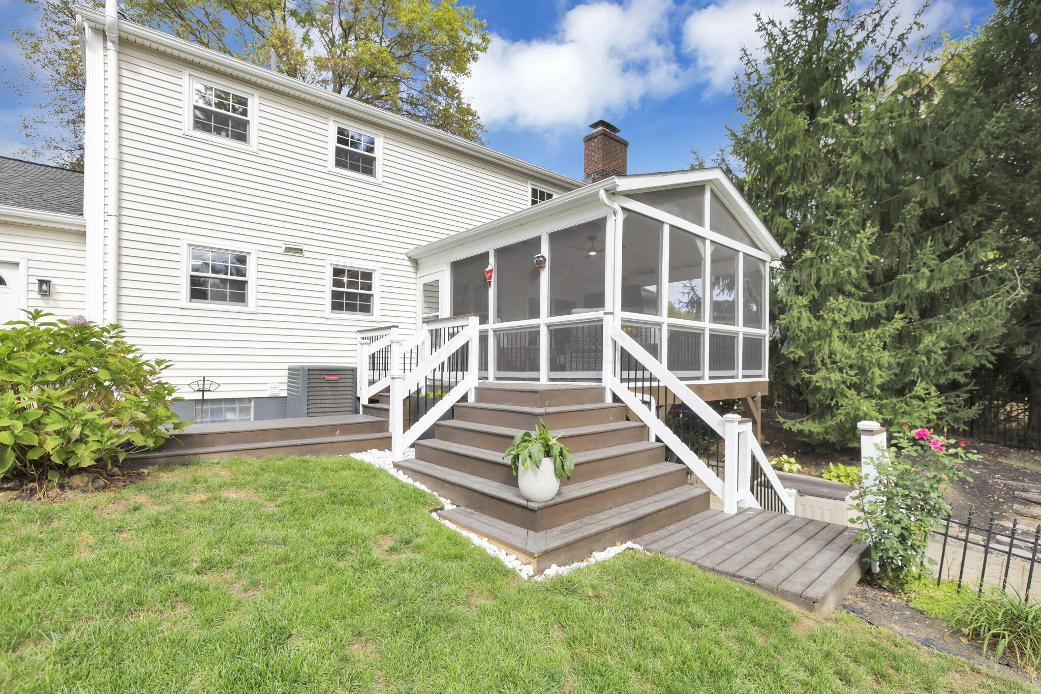 Columbus, Ohio 43235, United States, 4 Bedrooms Bedrooms, ,3 BathroomsBathrooms,Residential,Pending,223270