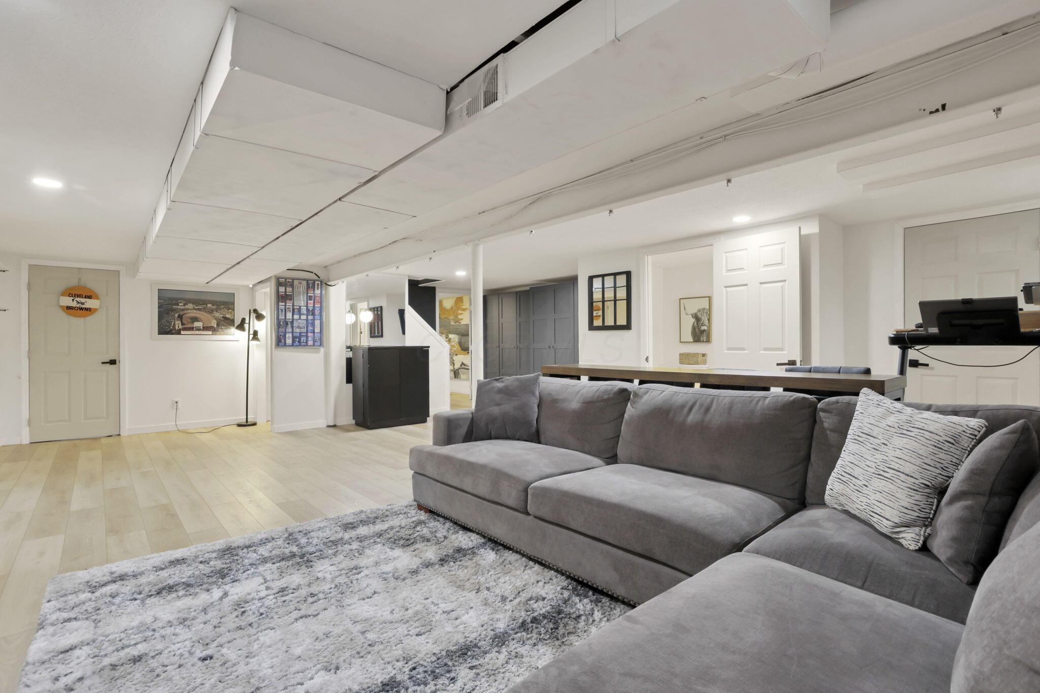 Columbus, Ohio 43235, United States, 4 Bedrooms Bedrooms, ,3 BathroomsBathrooms,Residential,Pending,223270