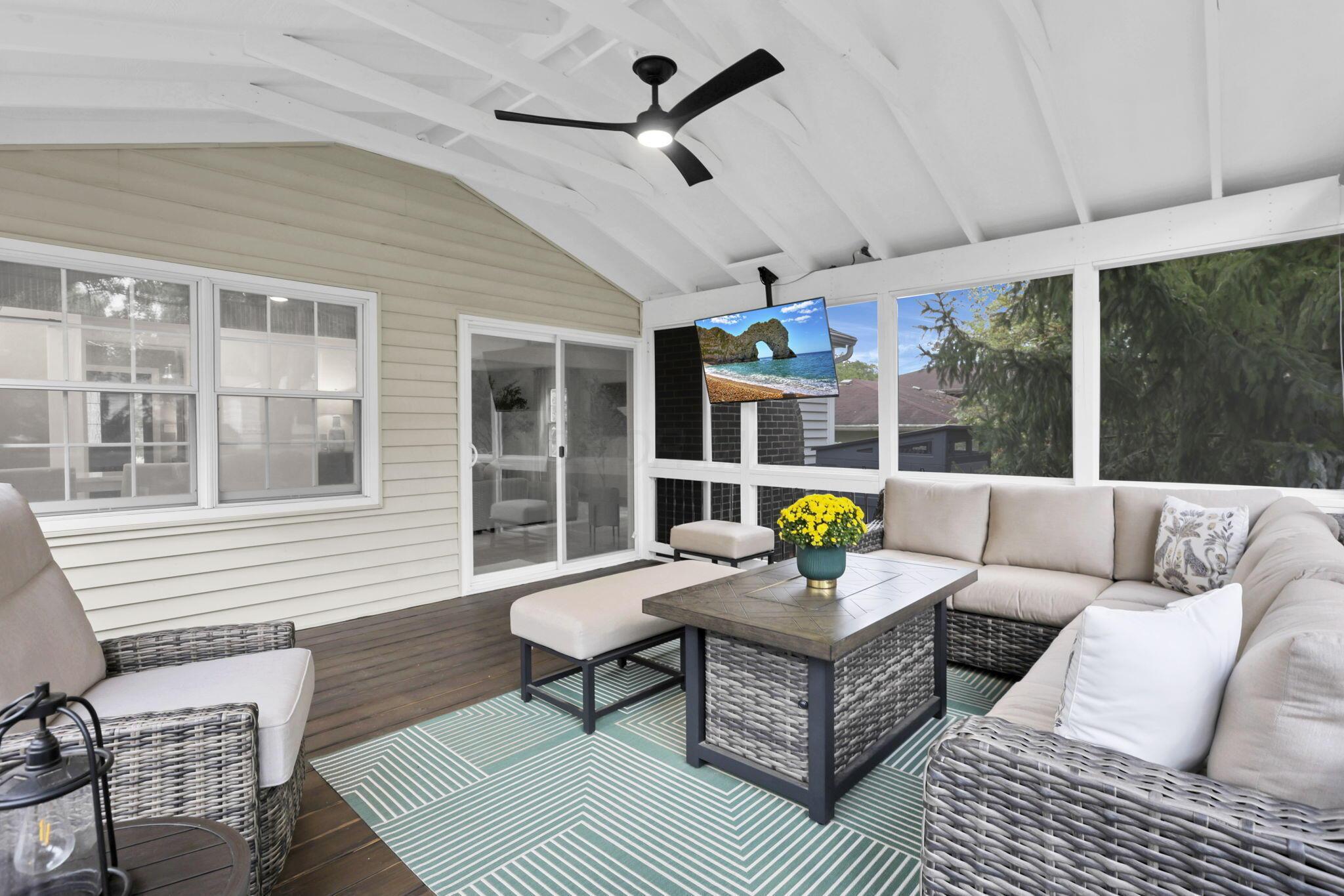 Columbus, Ohio 43235, United States, 4 Bedrooms Bedrooms, ,3 BathroomsBathrooms,Residential,Pending,223270