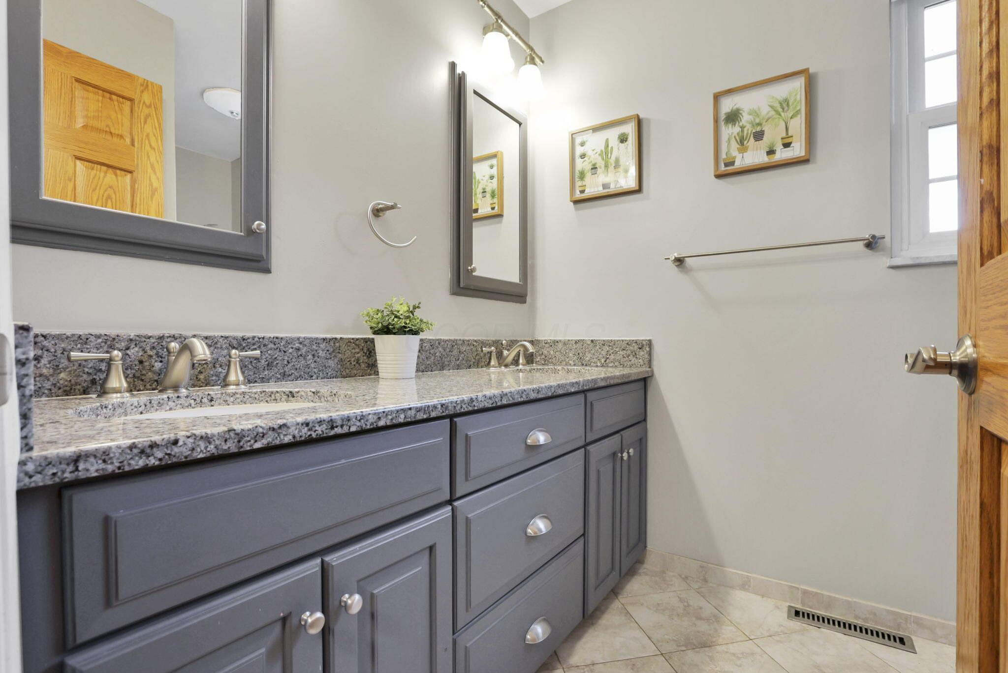 Columbus, Ohio 43235, United States, 4 Bedrooms Bedrooms, ,3 BathroomsBathrooms,Residential,Pending,223270