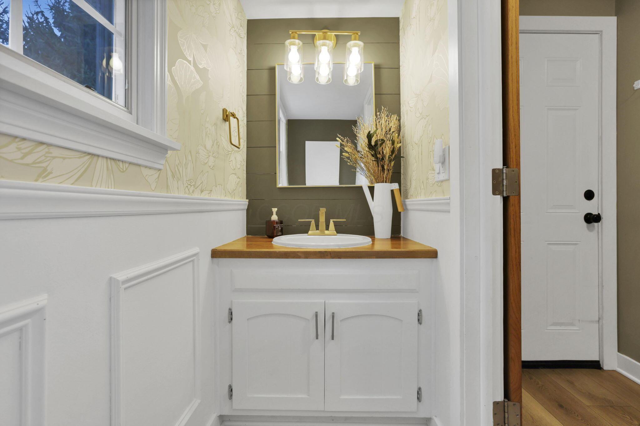 Columbus, Ohio 43235, United States, 4 Bedrooms Bedrooms, ,3 BathroomsBathrooms,Residential,Pending,223270