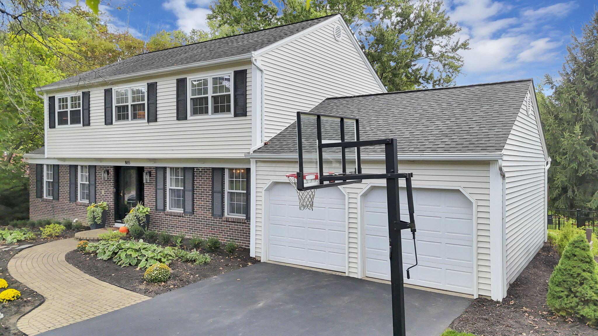 Columbus, Ohio 43235, United States, 4 Bedrooms Bedrooms, ,3 BathroomsBathrooms,Residential,Pending,223270